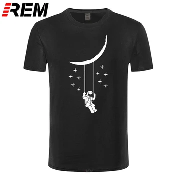 Футболка с астронавтом, исследующим Луну, качели под планетой, креативный забавный дизайн, футболка из 100% хлопка европейского размера с короткими рукавами