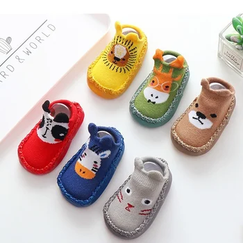 Обувь для новорожденных, модные противоскользящие носки для девочек и мальчиков с мультяшными животными, тапочки, Мягкие удобные повседневные ботинки для кроватки для малышей