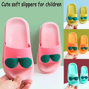 Новые тапочки для маленьких детей, домашние тапочки для девочек и мальчиков, милые нескользящие шлепанцы с мягкой подошвой, летняя пляжная обувь